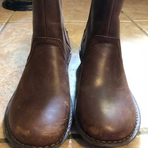 UGG Genuine Leather Neevah Boots - Women's 9